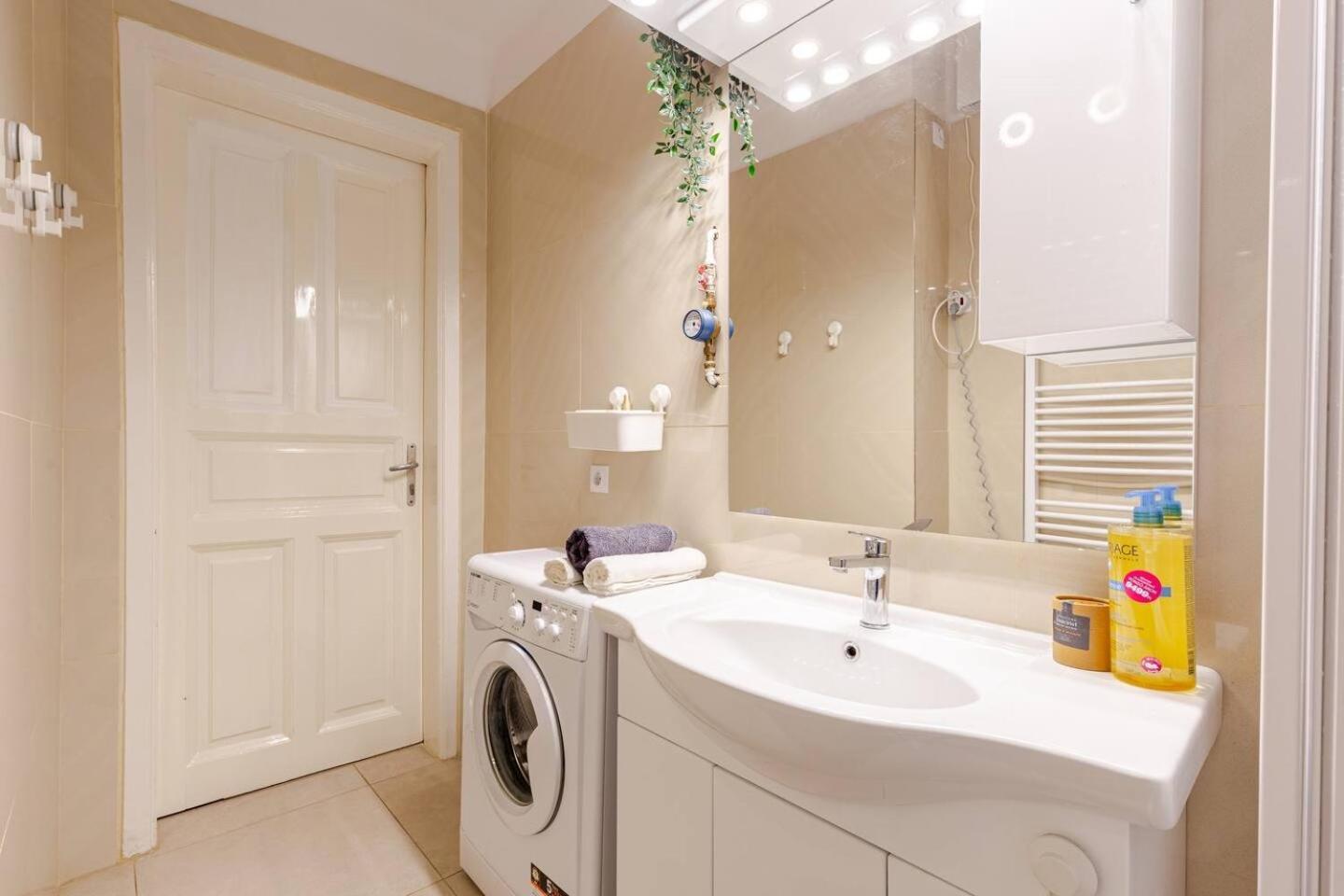 Vibrant Center Apartment Budapest Esterno foto